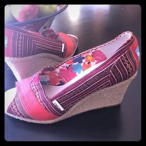 TOMS wedge shoes Size 8